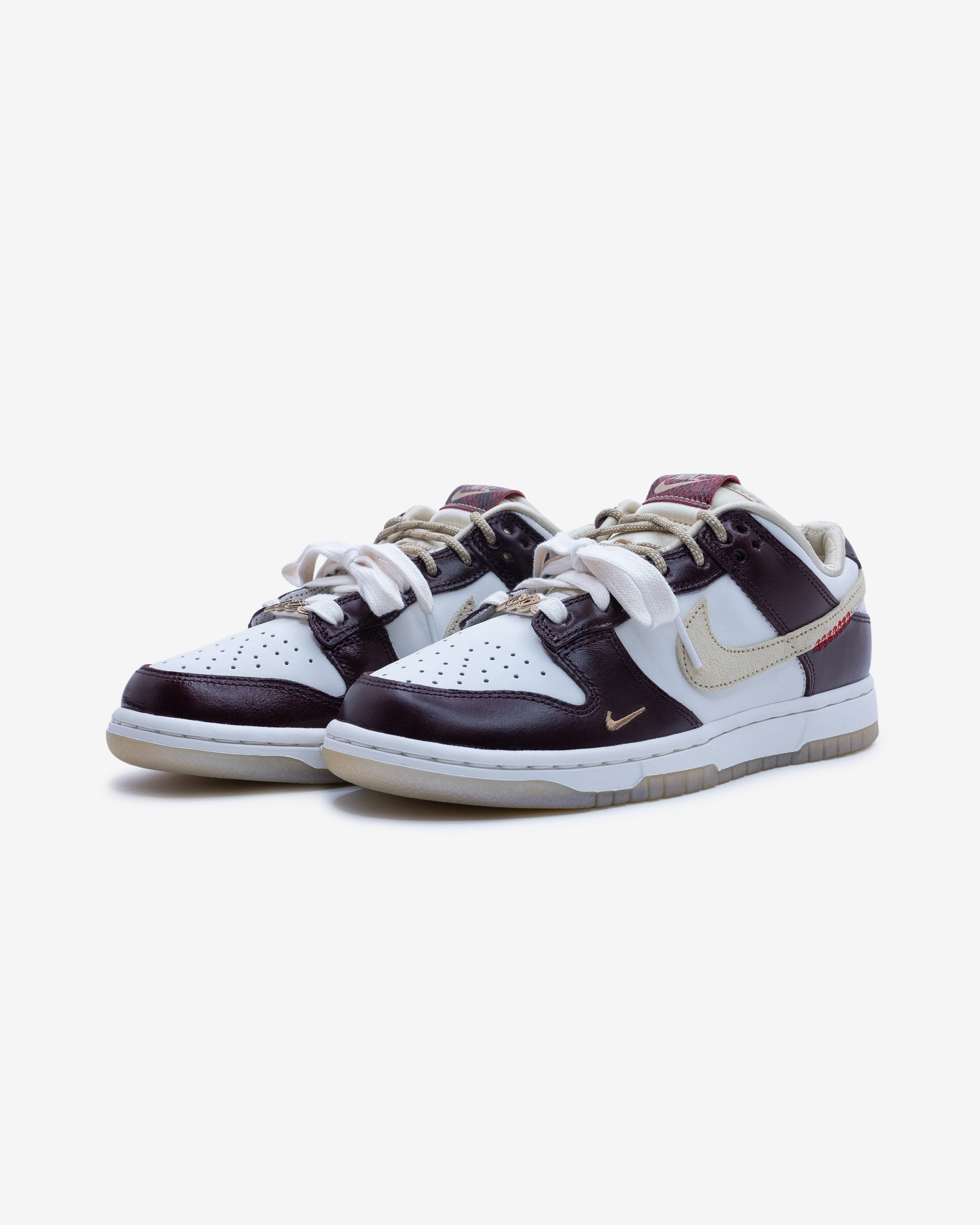 NIKE WMNS DUNK LOW LX – UNDEFEATED JAPAN