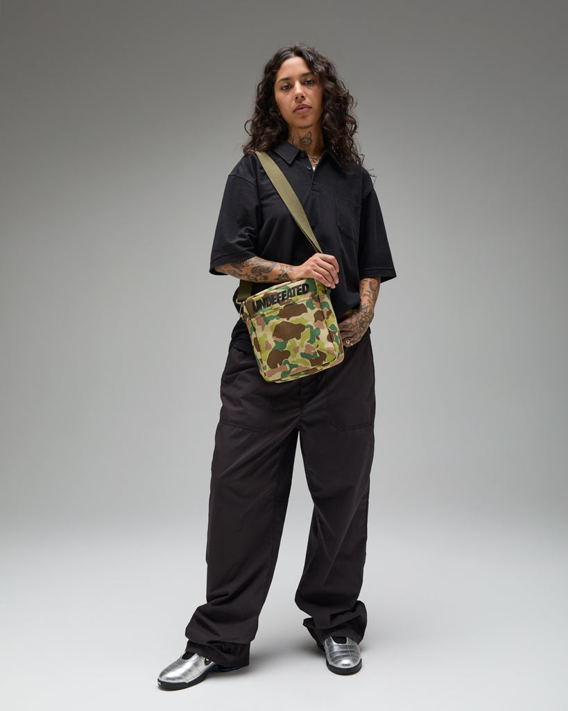 UNDEFEATED DUCK CAMO SHOULDER BAG