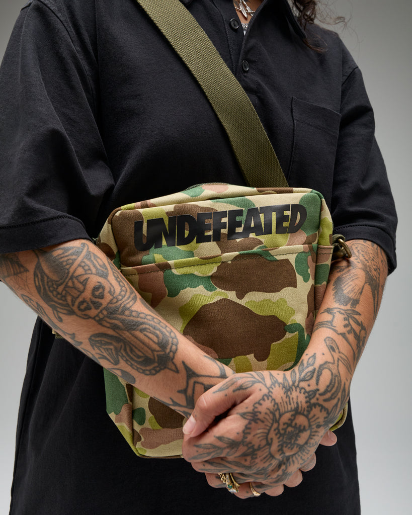 UNDEFEATED DUCK CAMO SHOULDER BAG