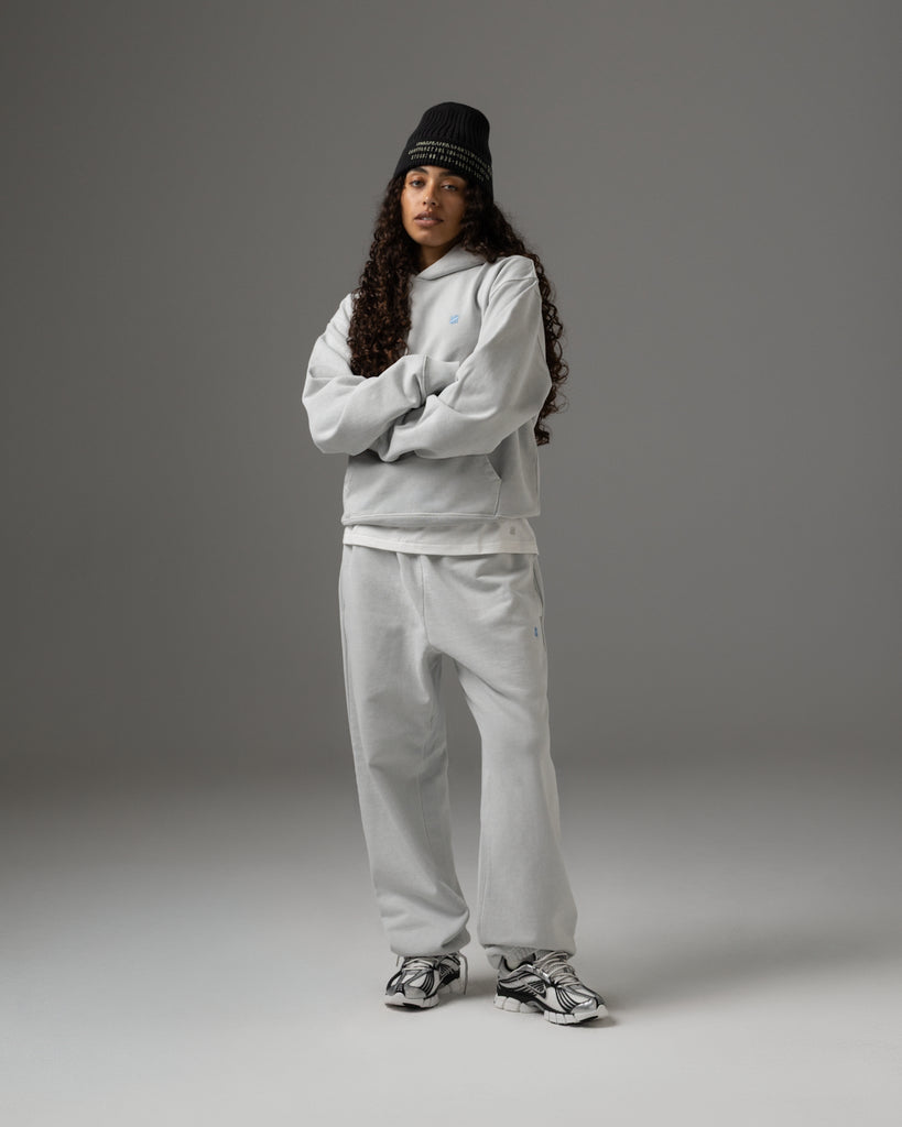 UNDEFEATED PIGMENT DYE PULLOVER HOOD