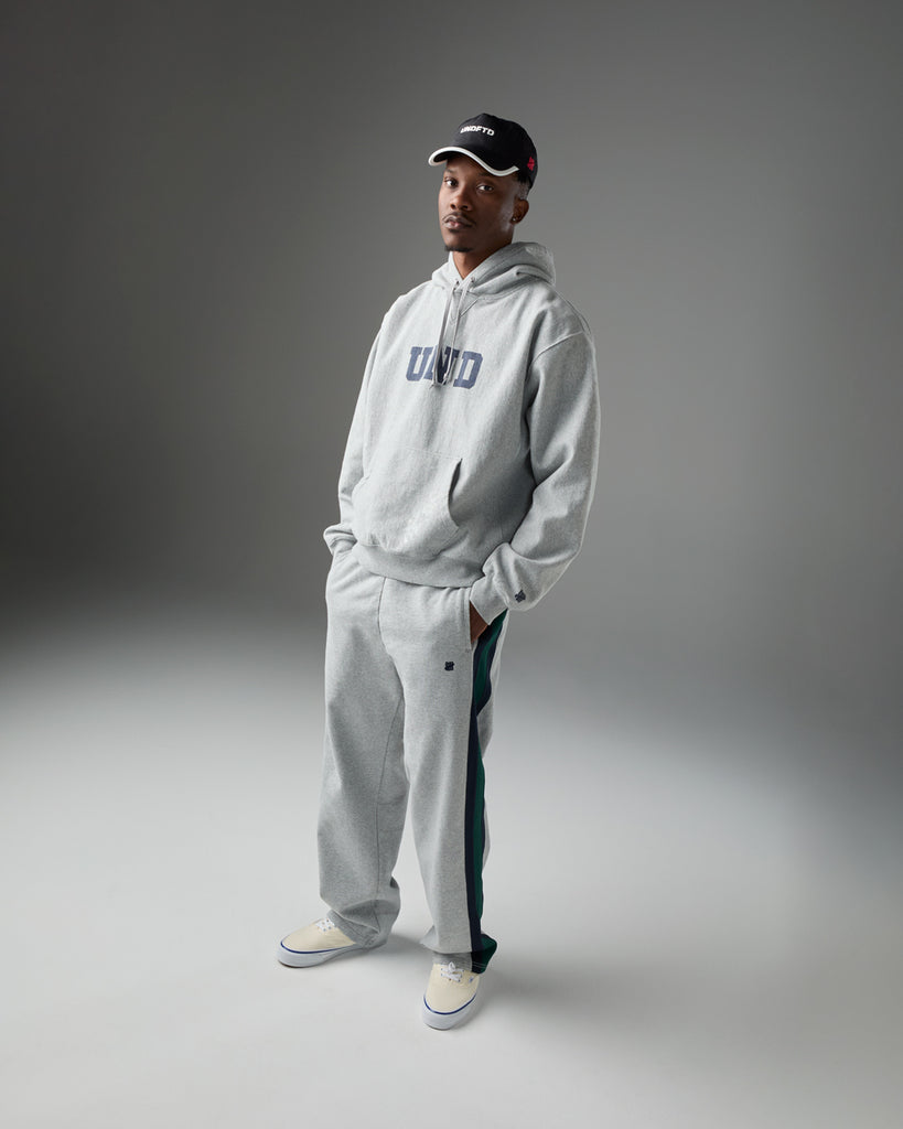 UNDEFEATED BLOCK LOGO PULLOVER HOOD