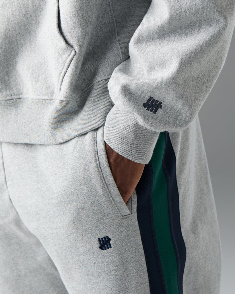 UNDEFEATED BLOCK LOGO PULLOVER HOOD