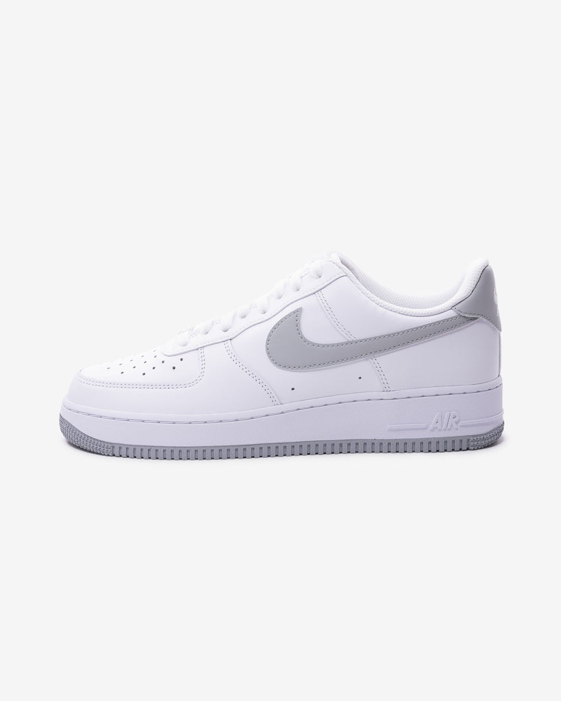 NIKE AIR FORCE 1 '07