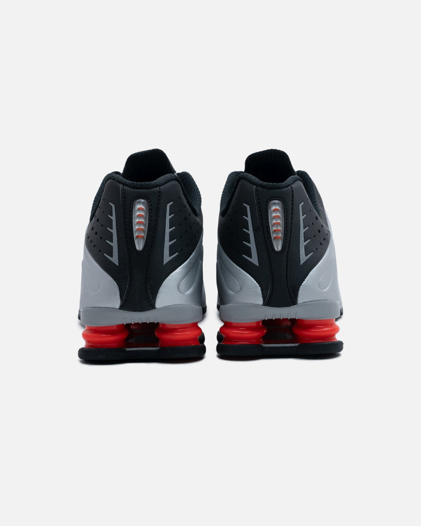 NIKE SHOX R4