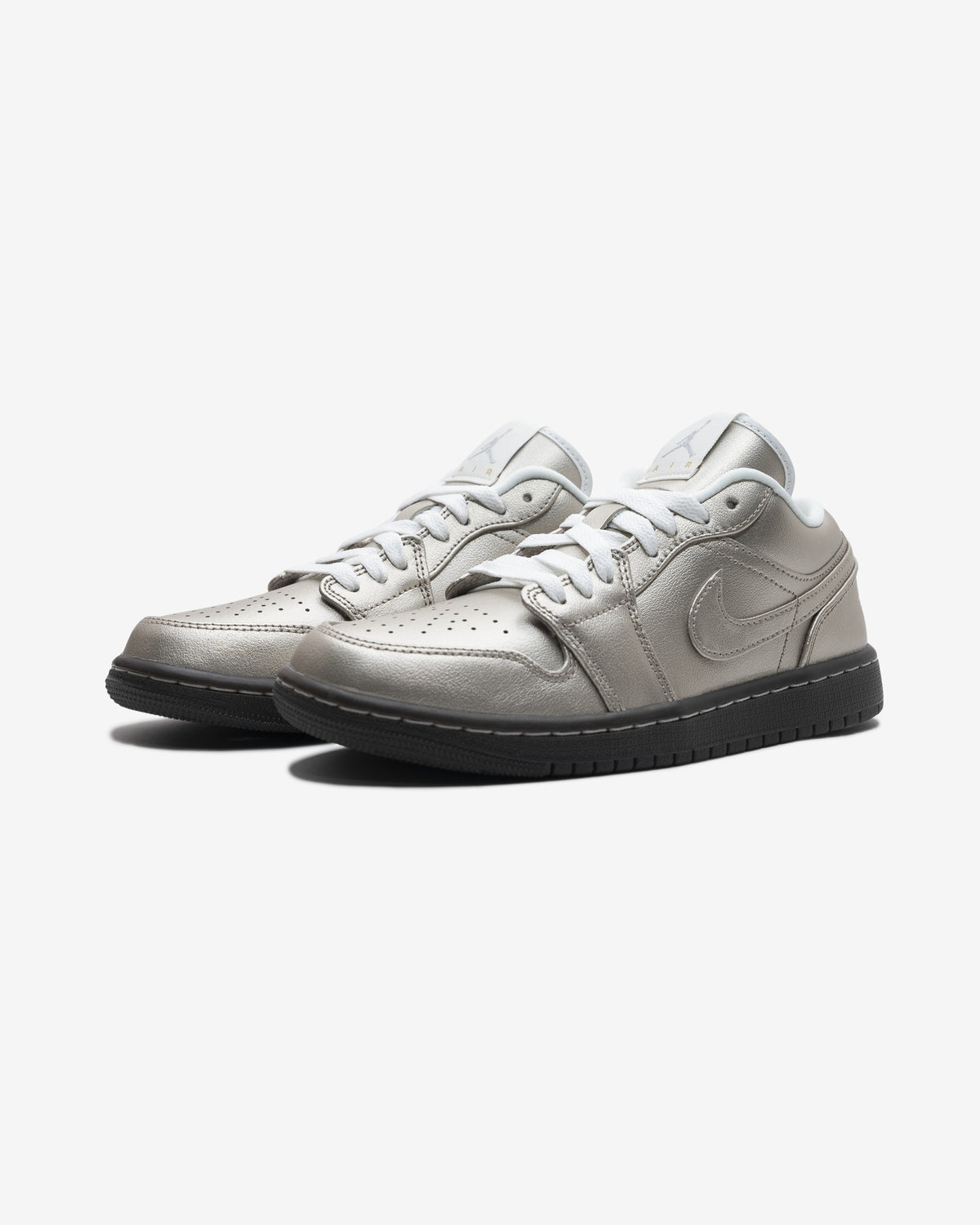 WMNS AIR JORDAN 1 LOW SE – UNDEFEATED JAPAN