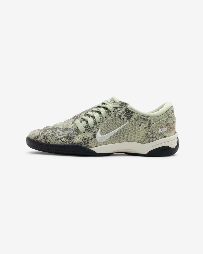 NIKE WMNS T90 SE
