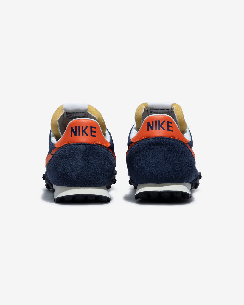 NIKE WAFFLE RACER