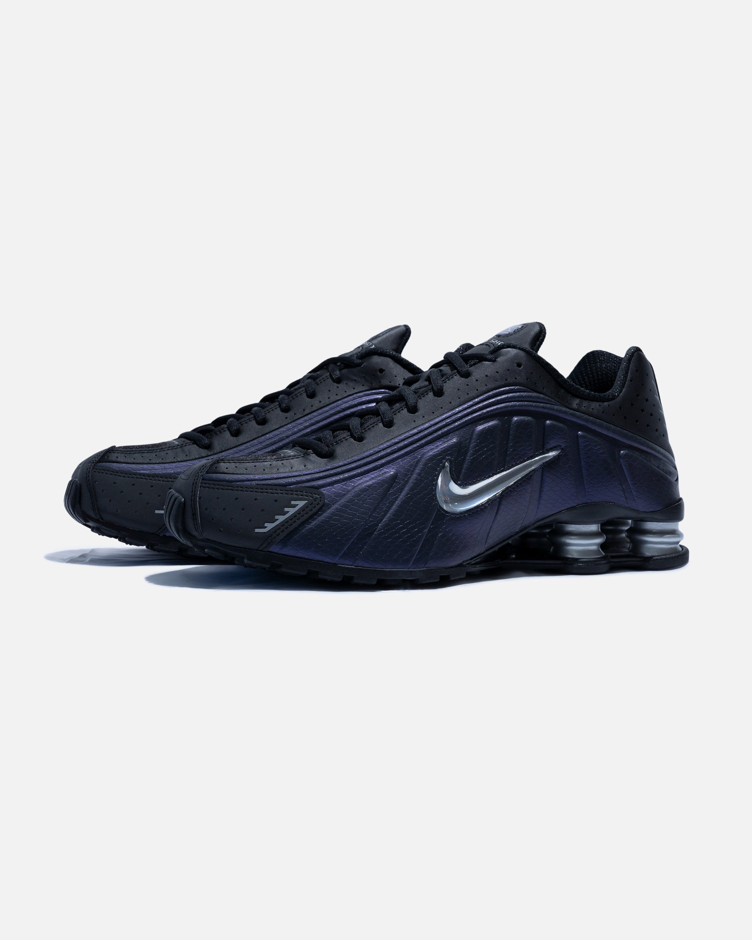NIKE SHOX R4 JEWEL QS – UNDEFEATED JAPAN