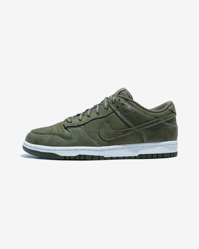 NIKE DUNK LOW QS
