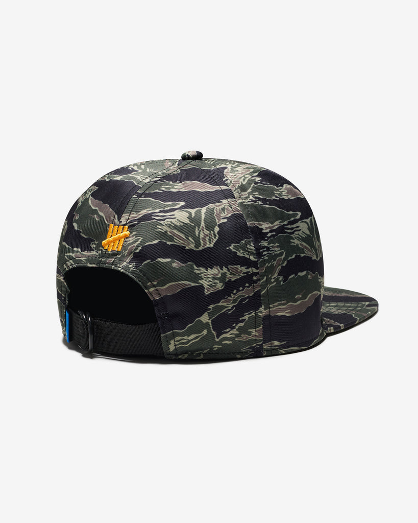 UNDEFEATED FIELD CAMO STRAPBACK