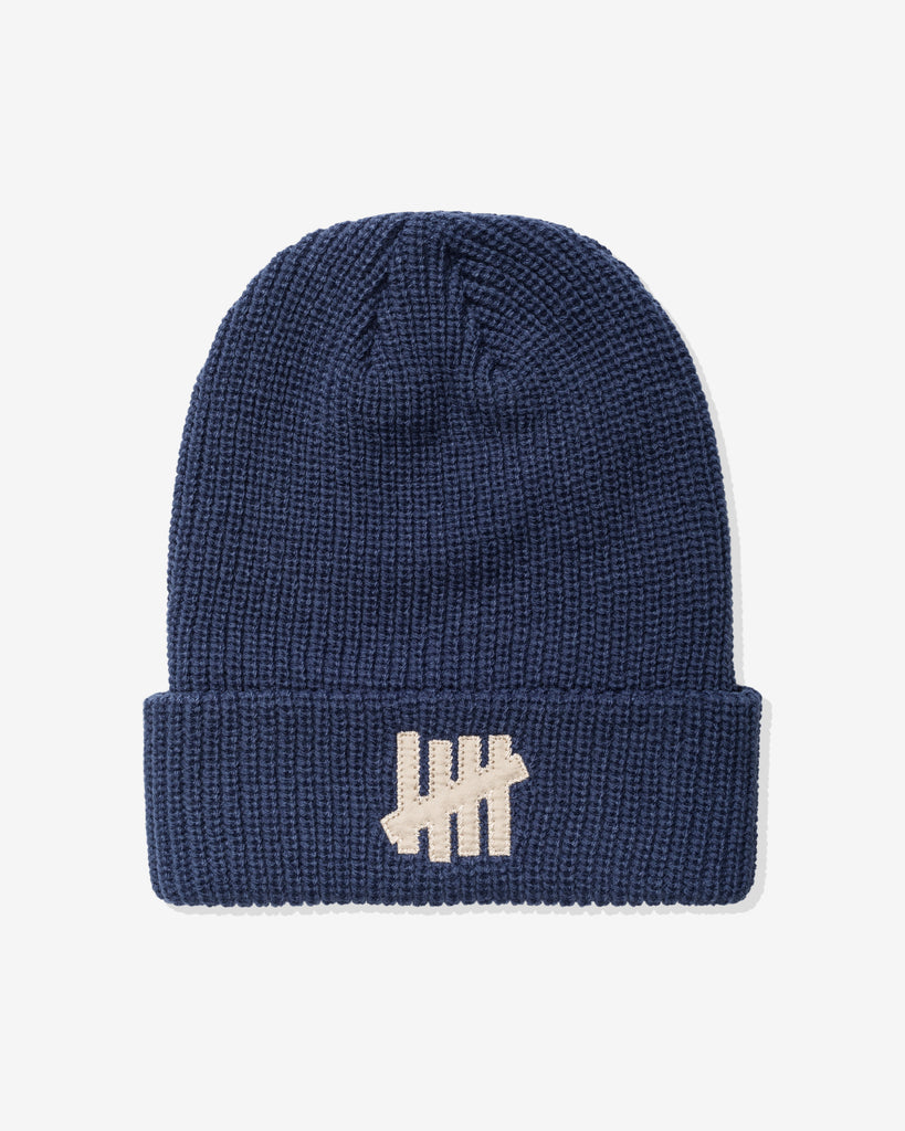 UNDEFEATED ICON APPLIQUE BEANIE