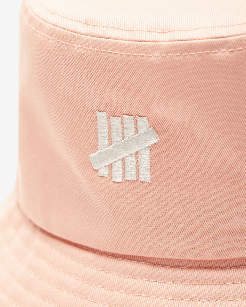 UNDEFEATED ICON BUCKET HAT