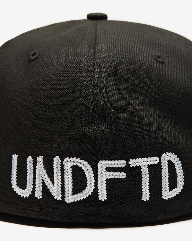 UNDEFEATED X NE CHAINSTITCH FITTED