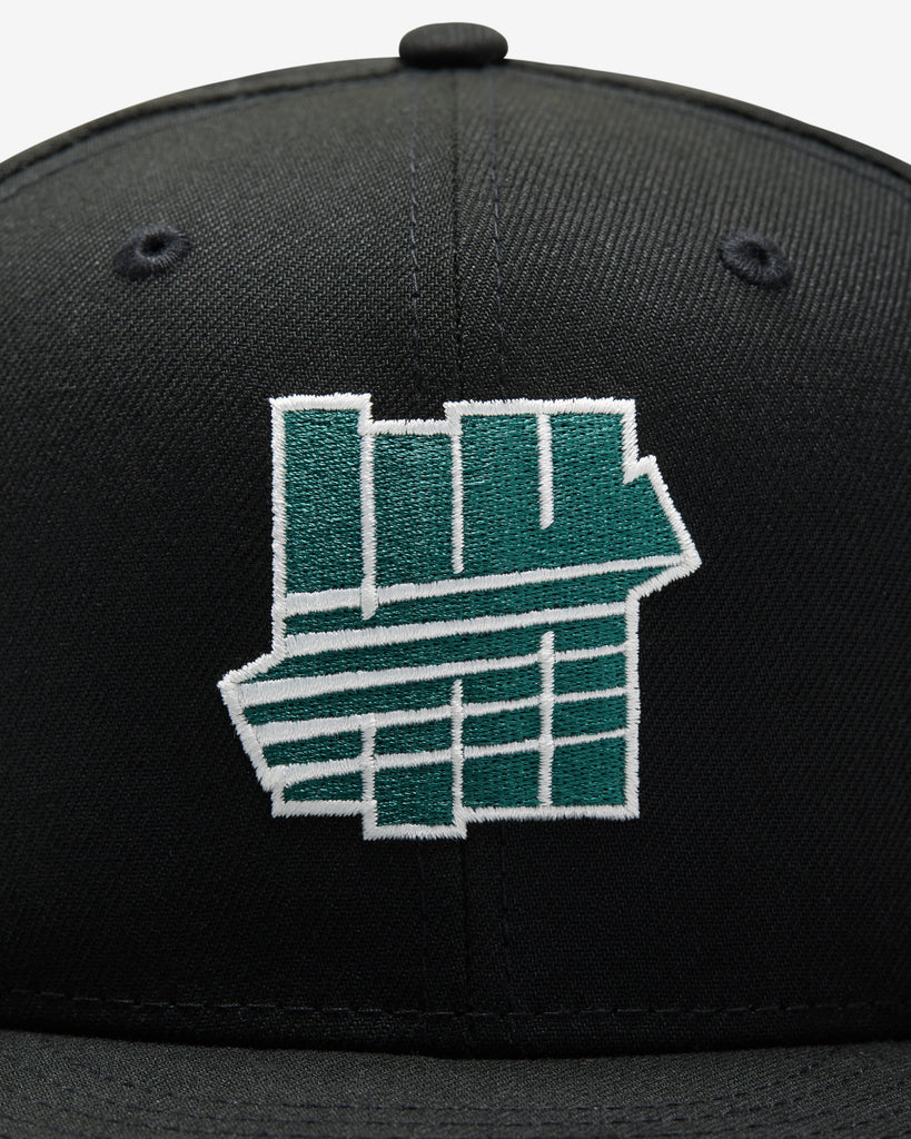 UNDEFEATED X NE ICON CREST FITTED