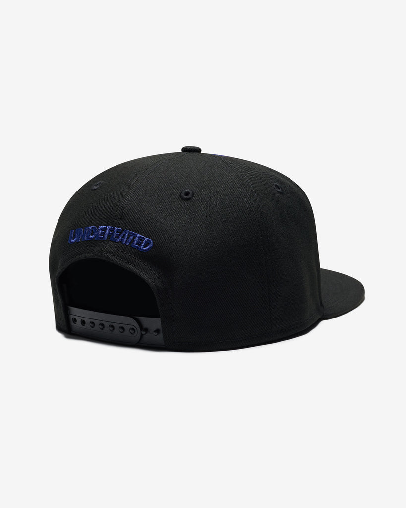 UNDEFEATED X NE STRIPE SNAPBACK