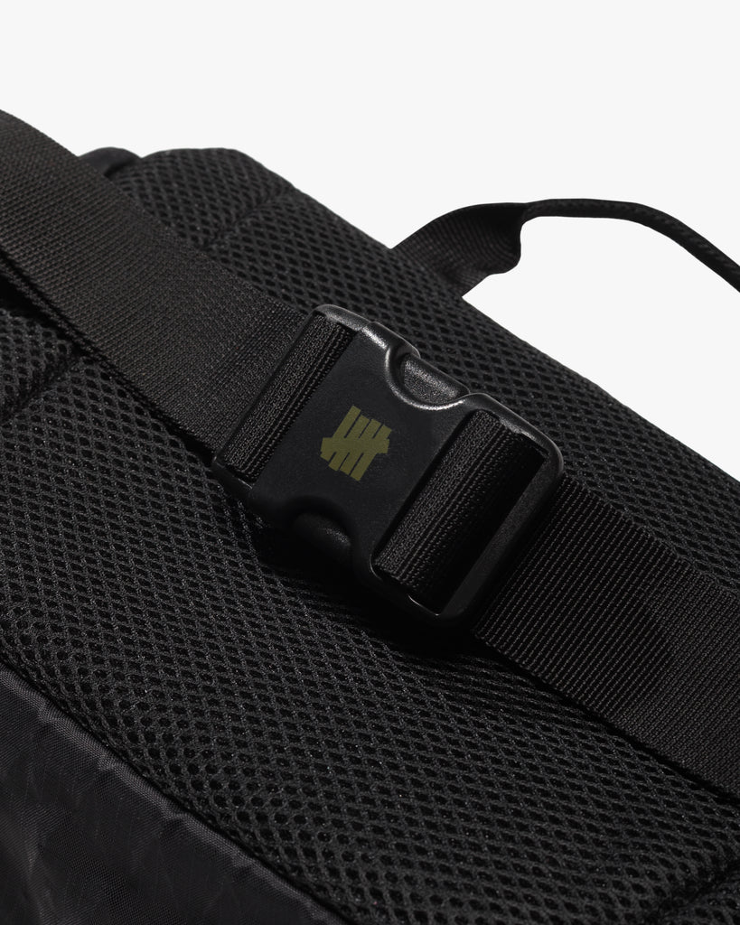 UNDEFEATED STRIKE SLING PACK