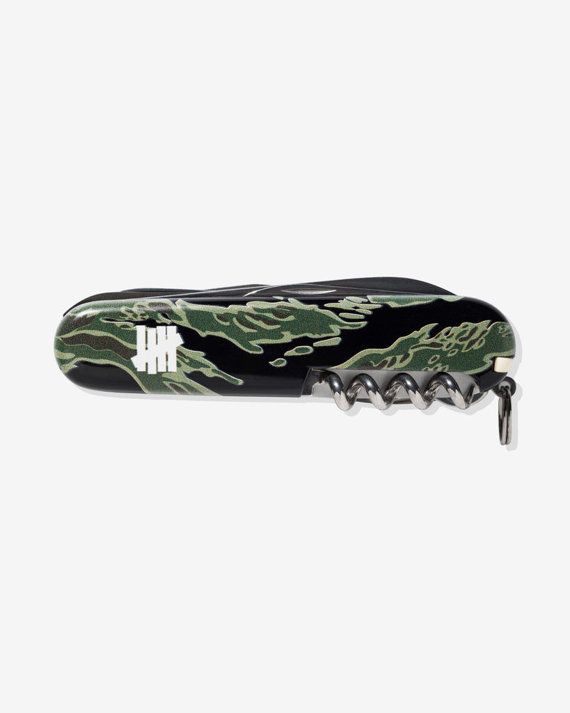 UNDEFEATED X VICTORINOX HUNTSMAN SWISS ARMY KNIFE