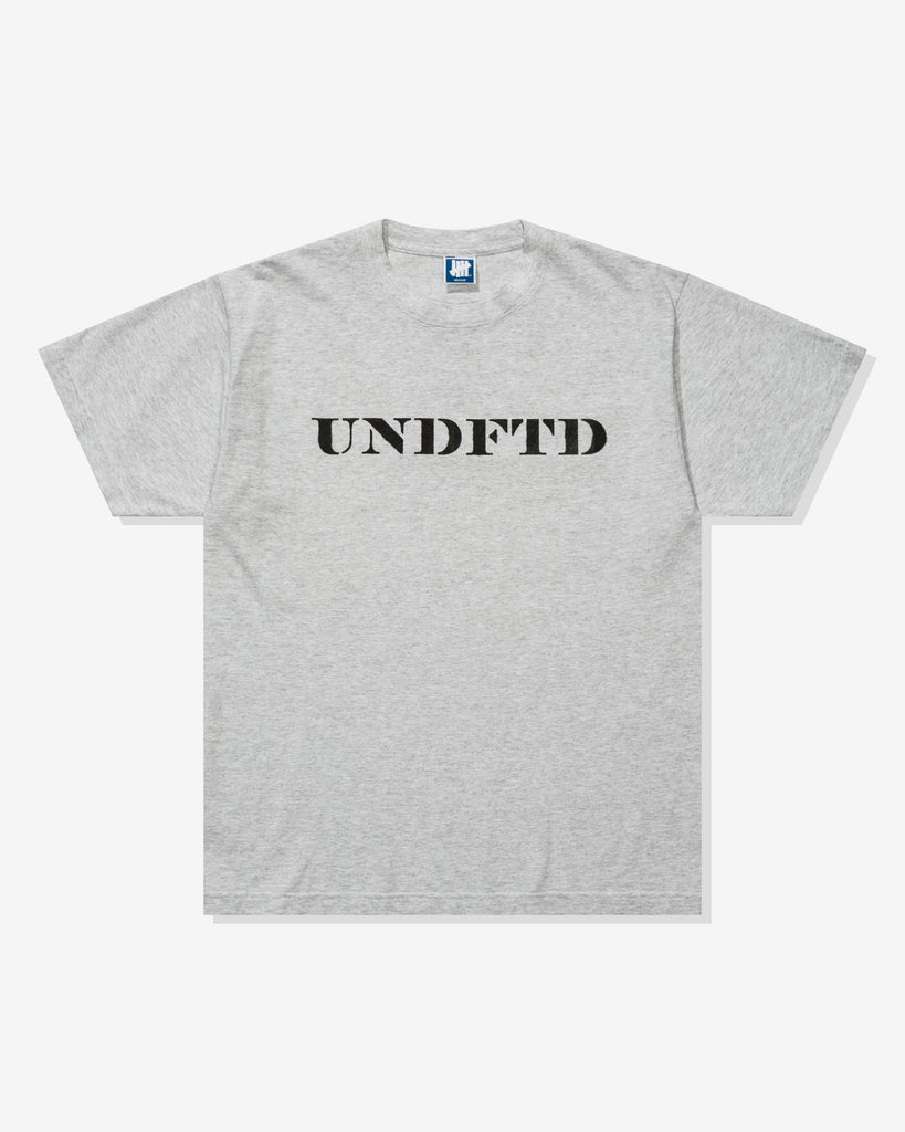 UNDEFEATED STENCIL S/S TEE