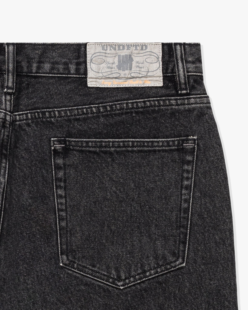 UNDEFEATED 5-POCKET DENIM SHORT