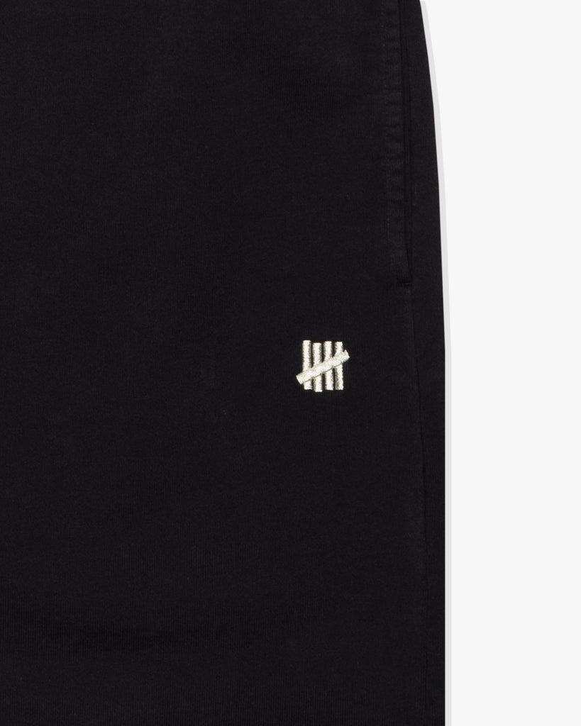 UNDEFEATED ICON SWEATSHORT