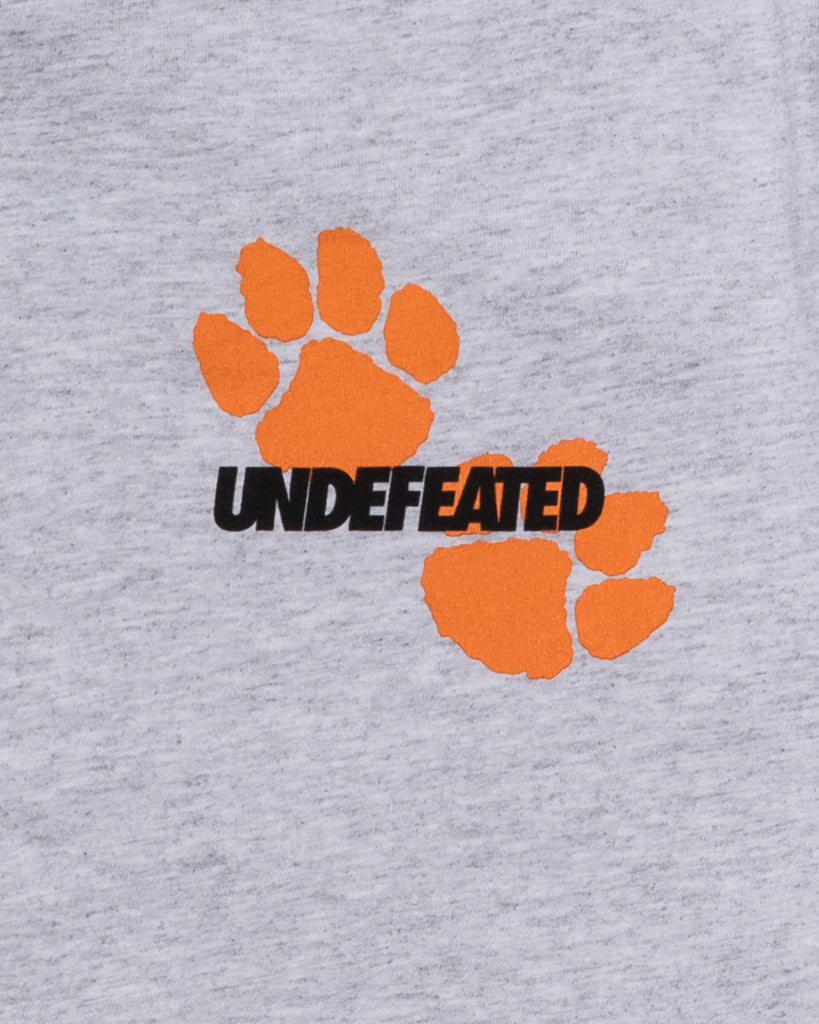 UNDEFEATED PLAY DIRTY S/S TEE