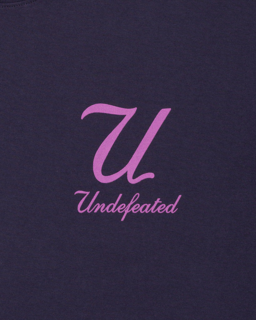 UNDEFEATED SCRIPT S/S TEE