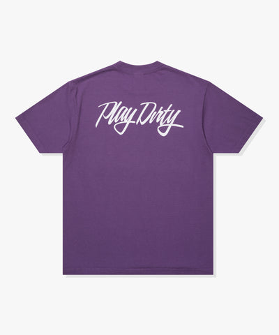 UNDEFEATED SCRIPT S/S TEE