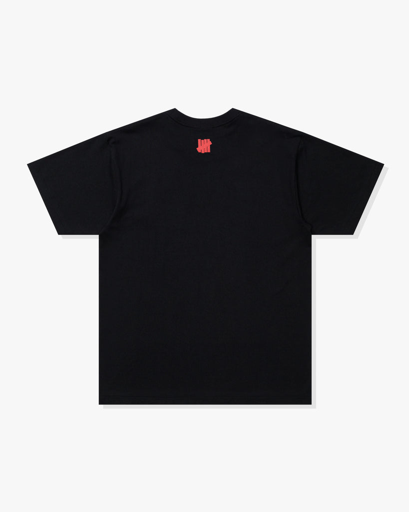 UNDEFEATED UND SCRIPT S/S TEE
