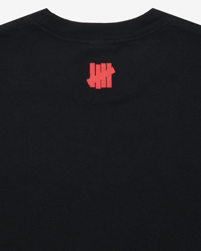 UNDEFEATED UND SCRIPT S/S TEE