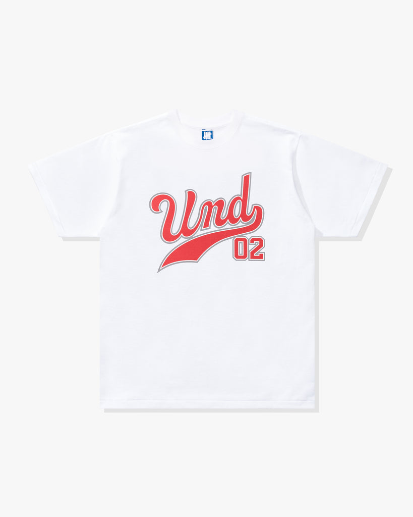 UNDEFEATED UND SCRIPT S/S TEE