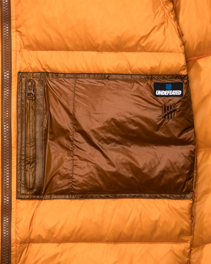 UNDEFEATED HOODED DOWN PUFFER JACKET