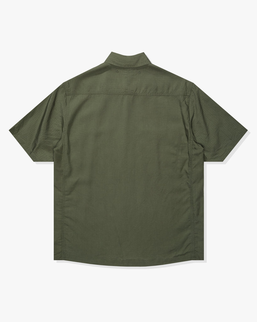UNDEFEATED LIGHTWEIGHT S/S BUTTON DOWN
