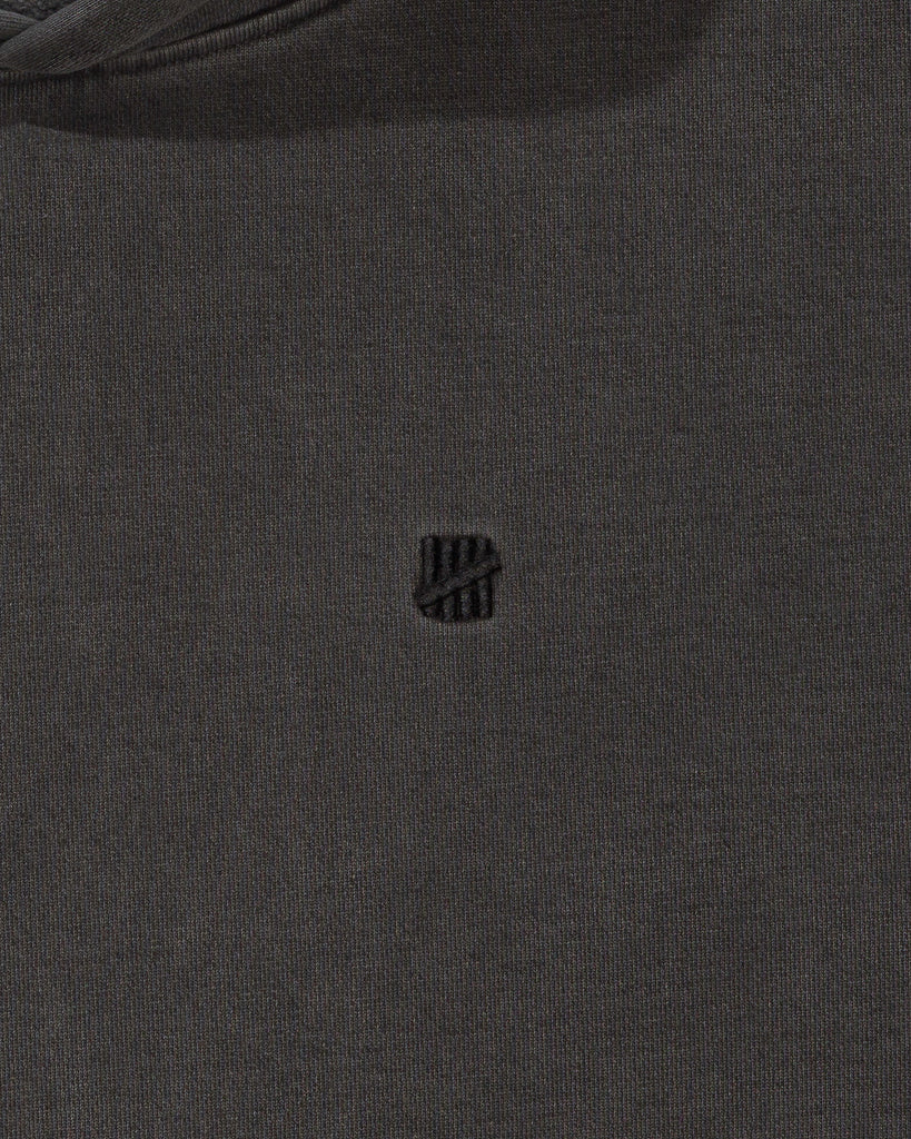 UNDEFEATED PIGMENT DYE PULLOVER HOOD