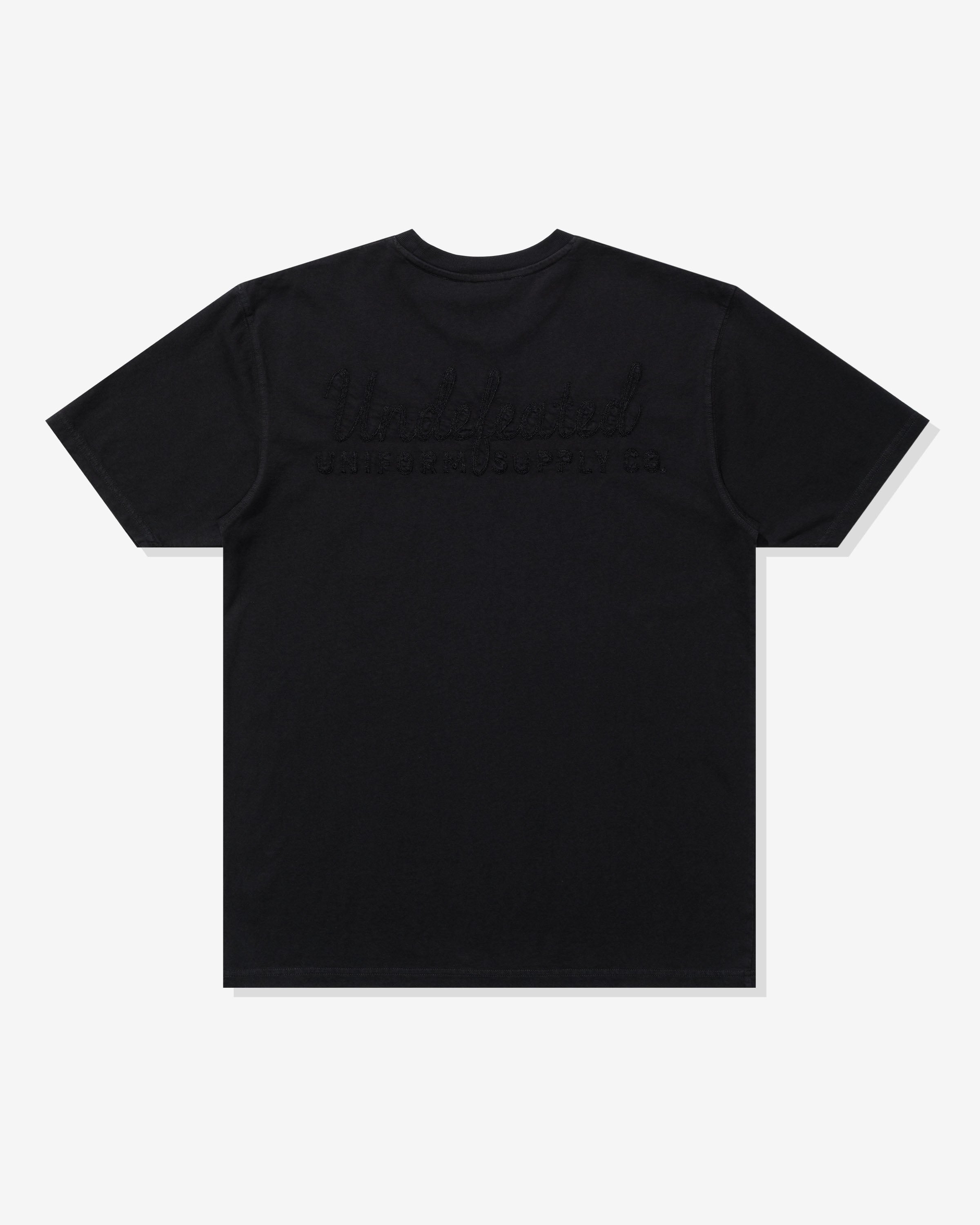 UNDEFEATED SCRIPT S/S TEE