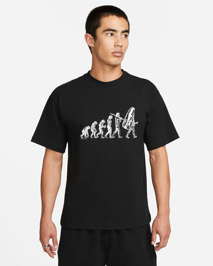 NIKE SNKR HK FA23 1 S S TEE