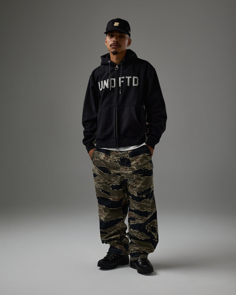 UNDEFEATED PANELED ZIP HOOD