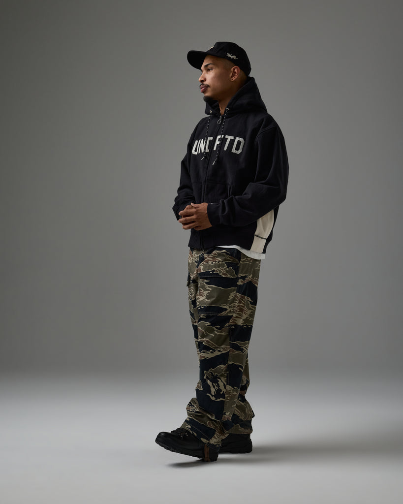 UNDEFEATED PANELED ZIP HOOD