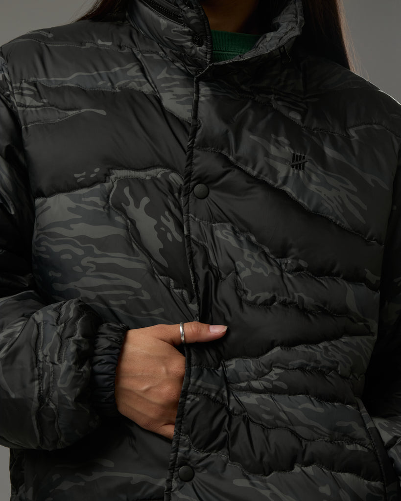 UNDEFEATED HOODED CAMO BUBBLE JACKET